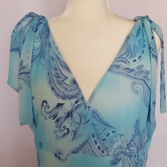 Dress - Picture 3 of 4